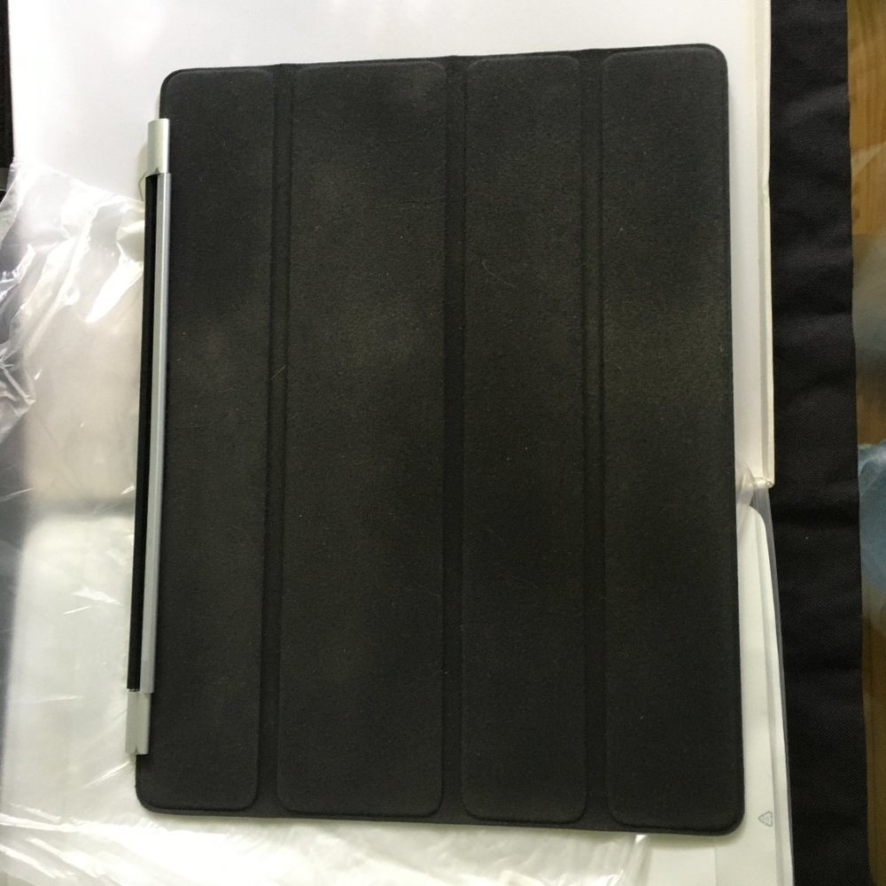 Apple ipad smart cover - magnetic